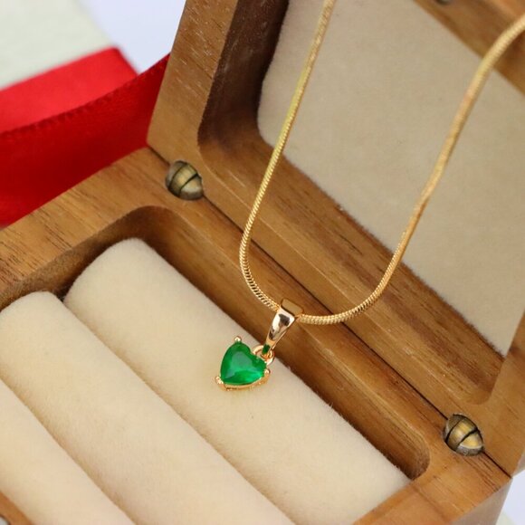 "Tiny Green Heart Pendant in Gold Plated Brass, XPPT1302 - Picture 9 of 12
